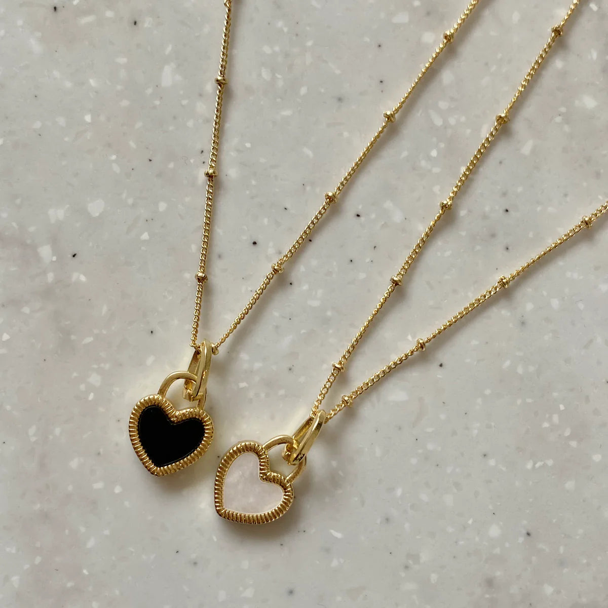 DOUBLE-SIDED HEART NECKLACE 18KT