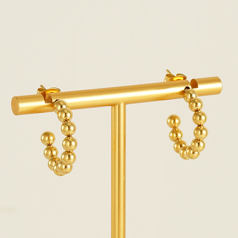 GOLD C EARRINGS